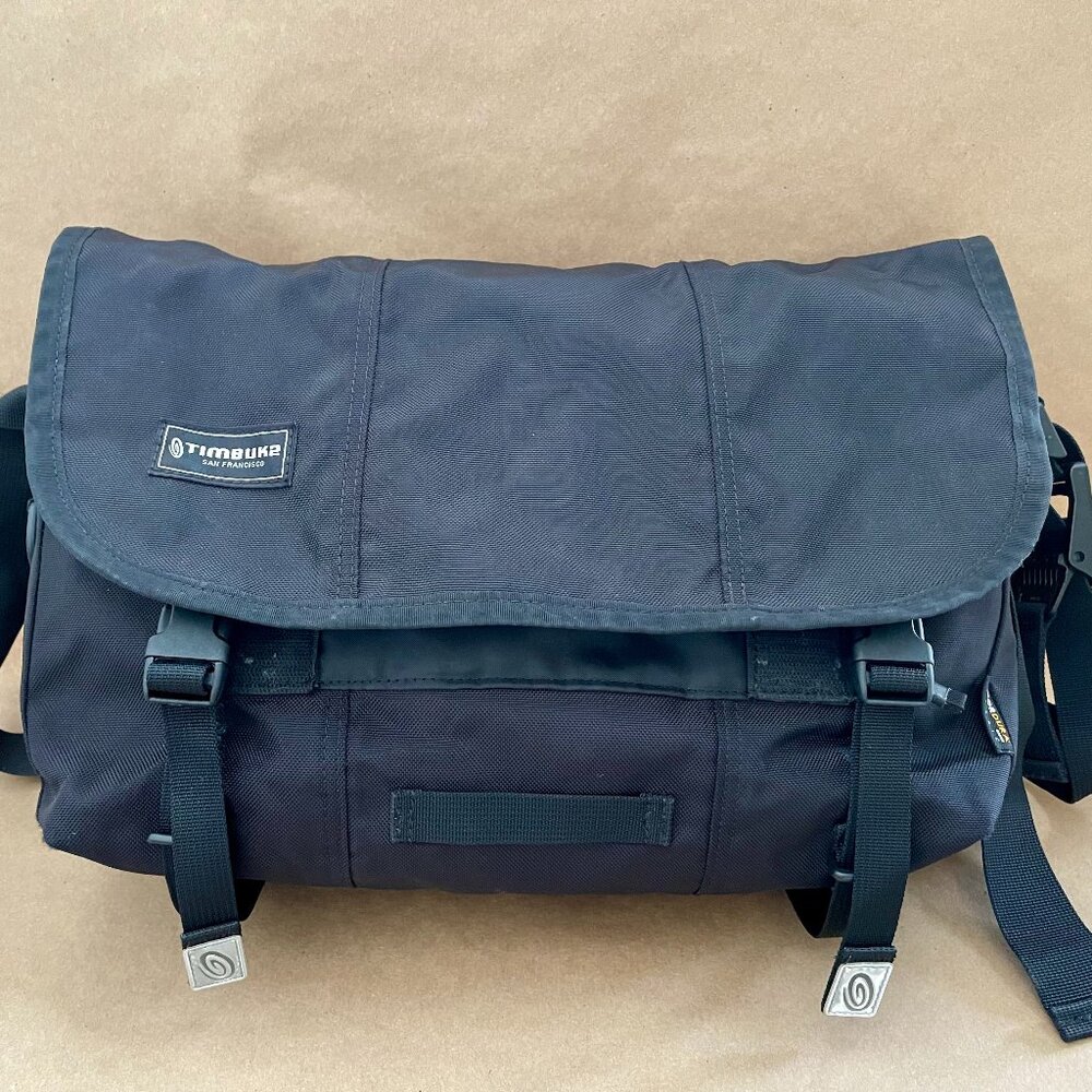 ALL BLACK Timbuk2 Classic Messenger Bag in Small